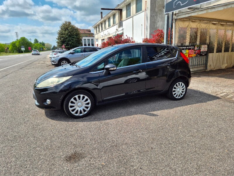 FORD Fiesta 6ª serie Fiesta 1.4 5 porte Bz.- GPL Titanium